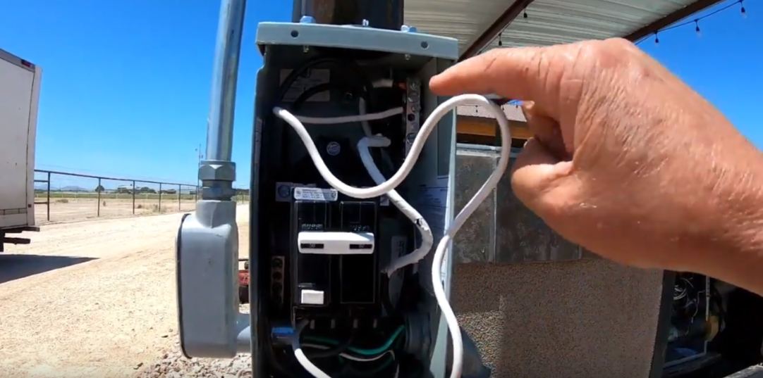 Wiring a spa disconnect panel at a delivery site